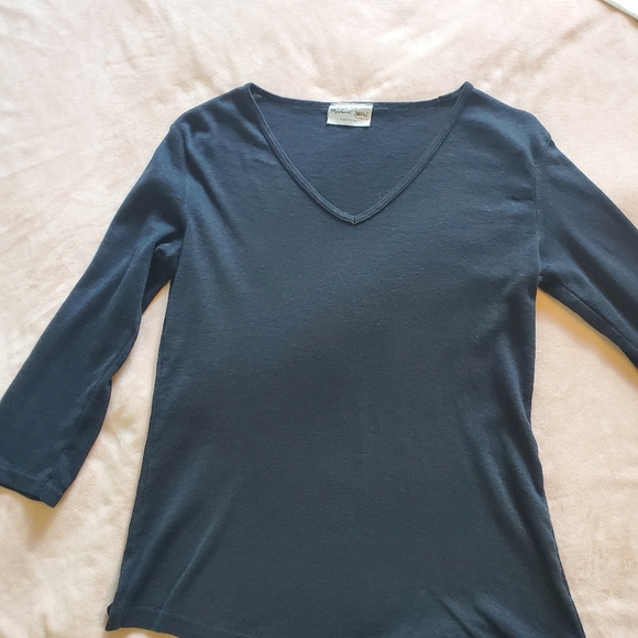 💚Michael Stars maternity tee 5 for $15 - Picture 5 of 10